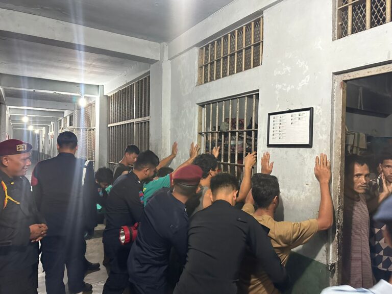 Satops Patnal Lapas Kelas IIB Padangsidimpuan Grebek Kamar Hunian WBP