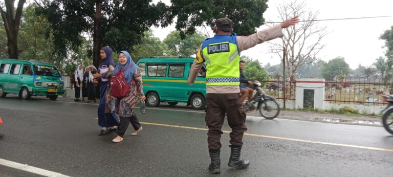Bhabinkamtibmas Polres Sergai Peduli Anak Sekolah