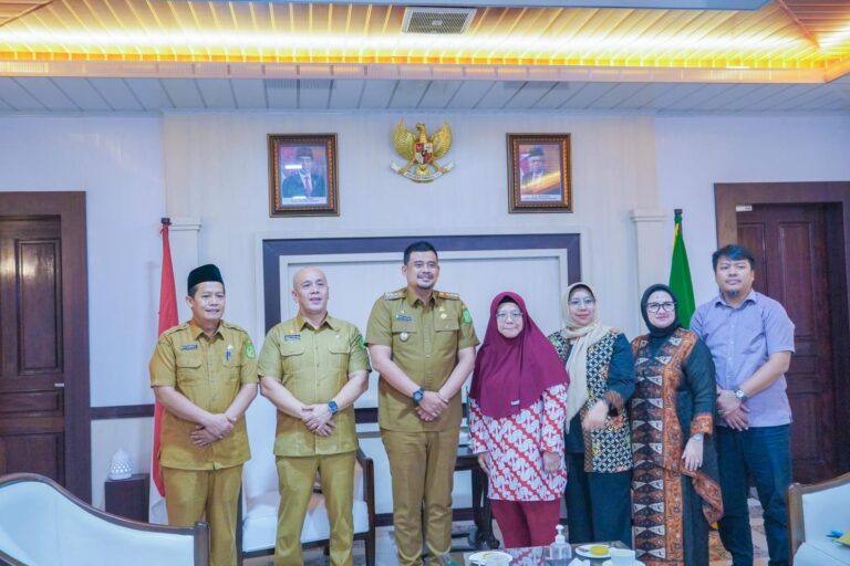 Dimeriahkan Senam Sendi Rahang, Wali Kota Dukung Dies Natalis FKG USU