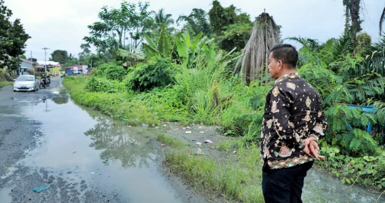 Bupati Simalungun Prihatin Melihat Genangan Air di Badan Jalan Provinsi Siantar – Saribu Dolok