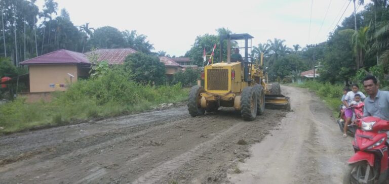 PTPN 4 Unit Sosa Kerjakan Pengerasan Jalan