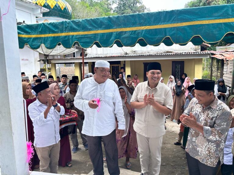 Diperjuangkan Lewat APBD Sumut, Rahmat Rayyan Resmikan MDTA dan Masjid di Madina