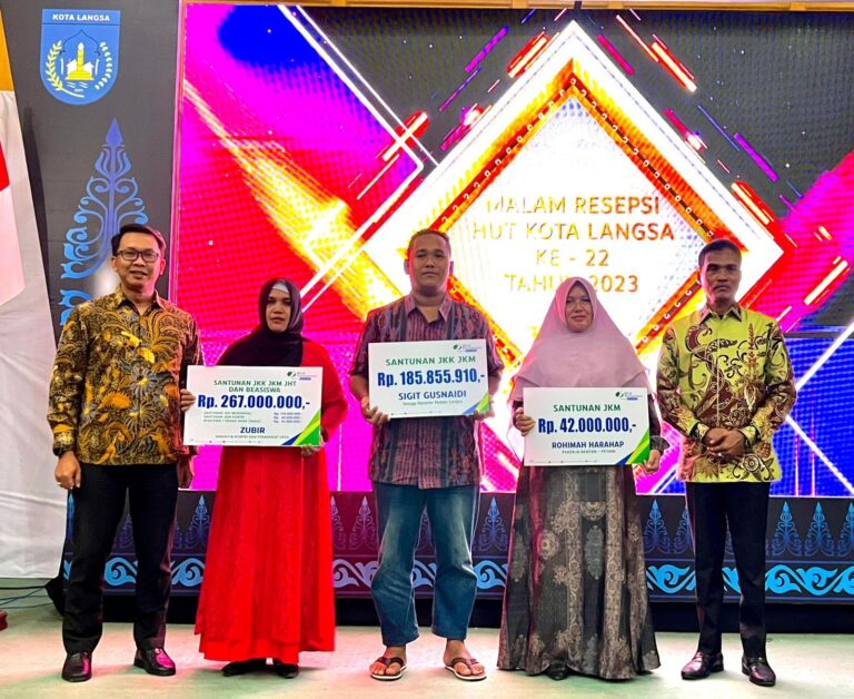 HUT Kota Langsa, BPJS Ketenagakerjaan Langsa Serahkan Simbolis Santunan Kepada Pekerja Rentan Pemko Langsa