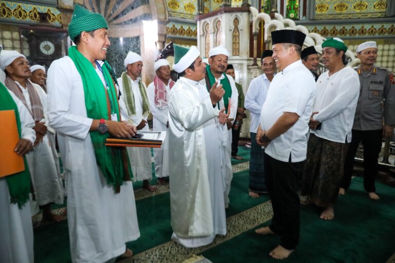 Kapolda Sumut Bersama Ratusan Santri Hadiri Pembacaan Yasin 41 Ratib Al Hadad