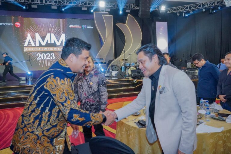 Bobby Nasution Beri Penghargaan Musisi Melalui AMM 2023