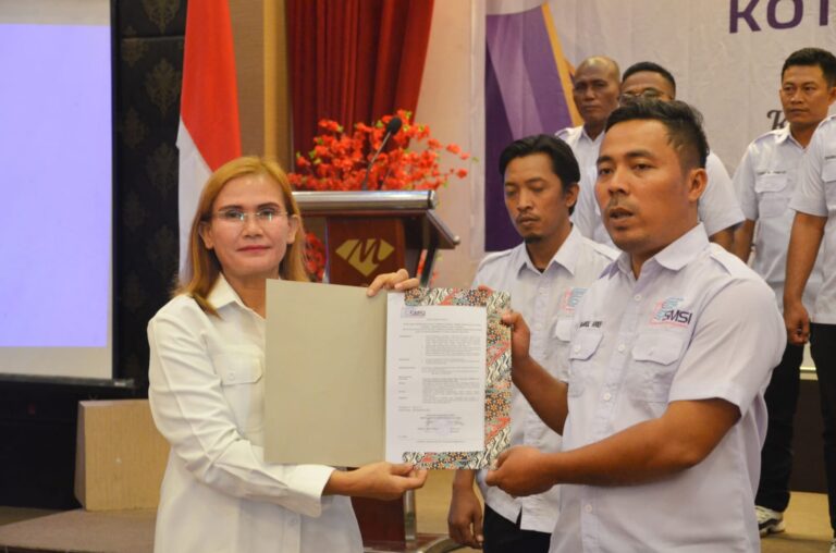 Erris J Napitupulu Lantik Pengurus SMSI Padangsidimpuan periode 2023-2026