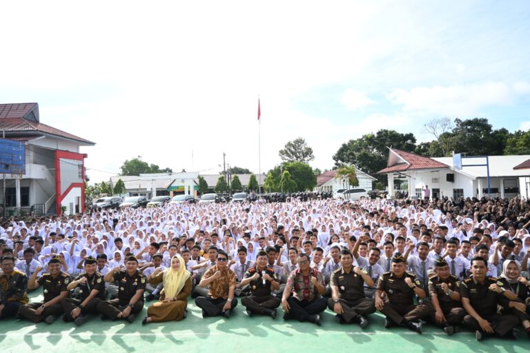 Kajari Padangsidimpuan Gelar Penyuluhan Hukum di SMK N 1
