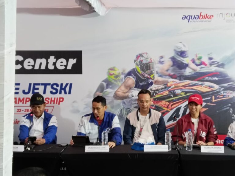 Meski Diguyur Hujan, Ribuan Penonton Saksikan Aquabike World Championship 2023 di Balige