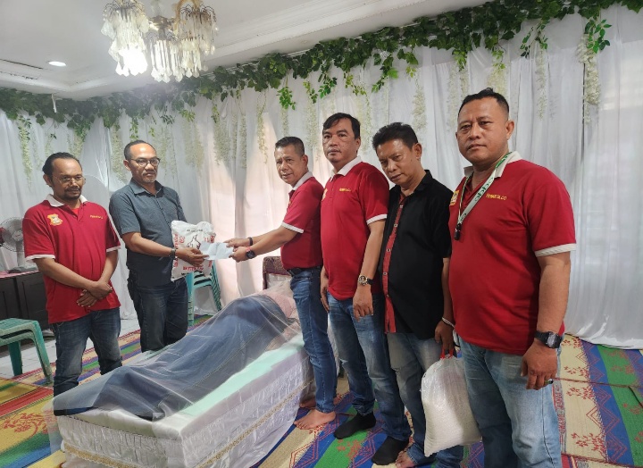 Ibunda Ketua PJS Sumut Berpulang, Ketua Pewarta Melayat dan Berikan Bantuan