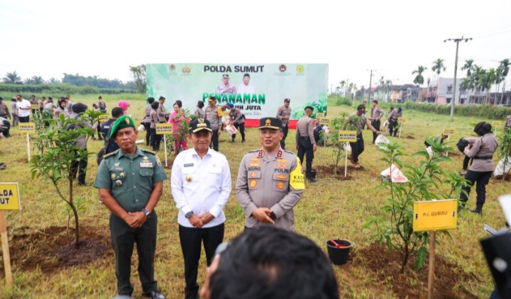 Jaga Kelestarian Alam, Polda Sumut Tanam 3.200 Pohon