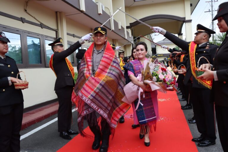 Kombes Pol Teddy Marbun Pimpin Penyambutan, Laporan dan Parade