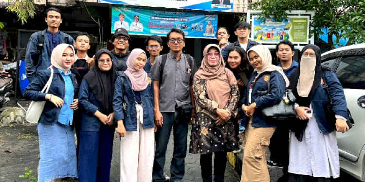 Mahasiswa Ikom Undhar Praktek Reportase Jurnalistik
