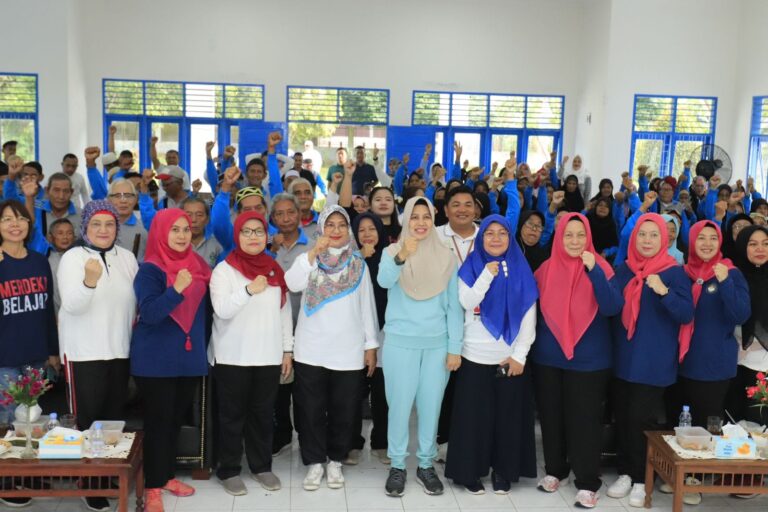 Senam Gembira Lansia dalam Peringatan Hari Kesetiakawanan Sosial Nasional Tahun 2023