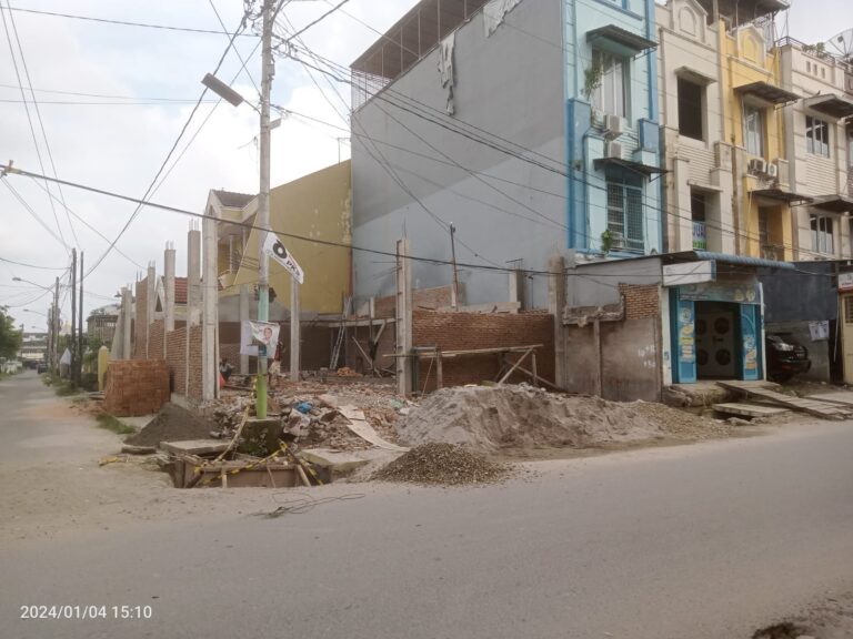 Bangunan Gudang Mewah Berdiri Tanpa Plang PBG di Jalan Pahlawan Medan