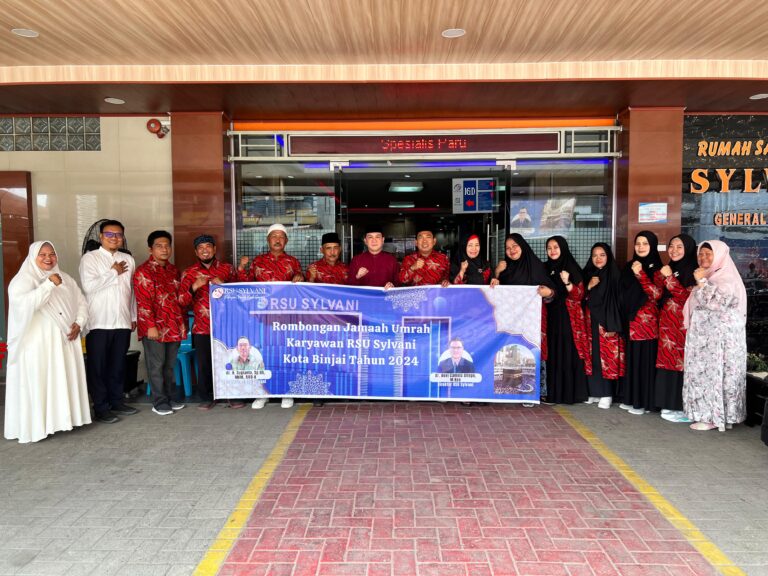 Sepuluh Karyawan RSU Sylvania Binjai Berangkat Umroh