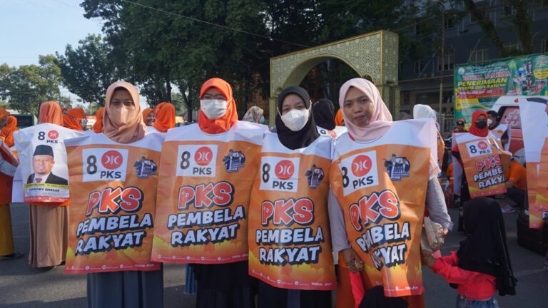 Penyebaran Bahan Kampanye Dan Menyapa Masyarakat, PKS Binjai Gelar Flashmob Di Jalan Raya