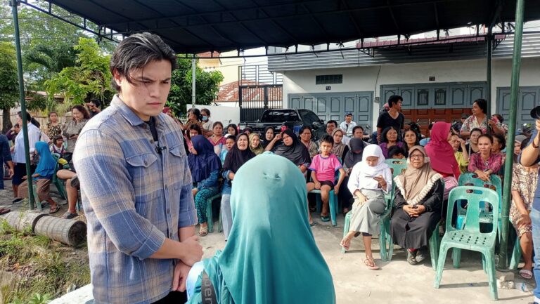 Caleg PSI DPRD Medan, Reinhart Buka Pasar Murah Ratusan Paket