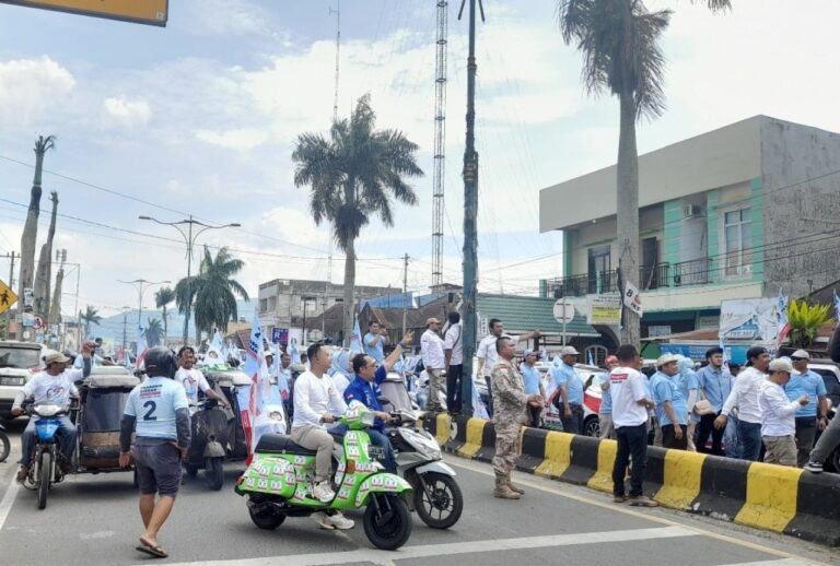Tukang Becak Kampanyekan Prabowo -Gibran di Padangsidimpuan 