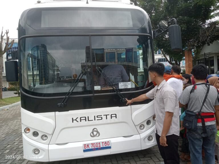 Maen kali!! Setiap Hari Naik Bus Listrik J City- Plaza Medan Fair Gratis