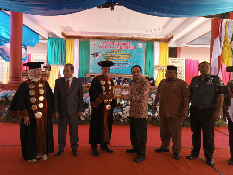 UNHKu Wisuda 299 Sarjana, Rektor: Jaga Nama Baik Almamater dan Junjung Tinggi Nilai Professional