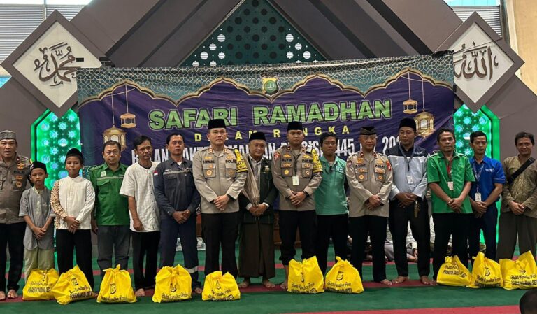 Safari Ramadhan Polresta Bandara Soetta, AKBP Ronald FC Sipayung Bakti Sosial di Masjid Al Ayyubi Terminal 3