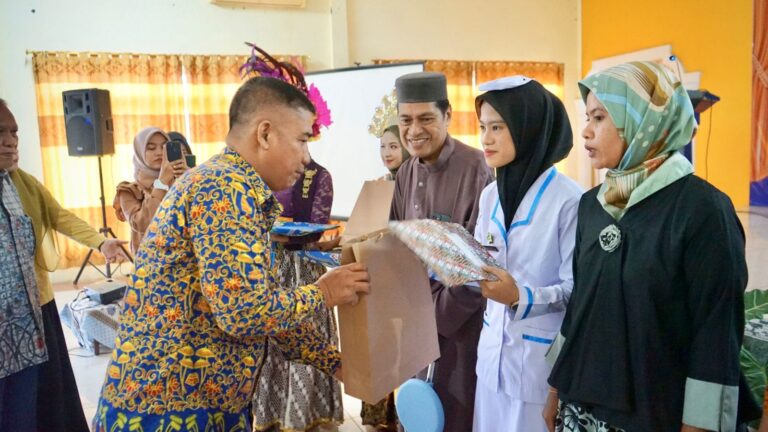 Asisten Adm Umum Musti Wakili Pj Bupati Langkat hadiri Capping Day Mahasiswa Akbid Langkat