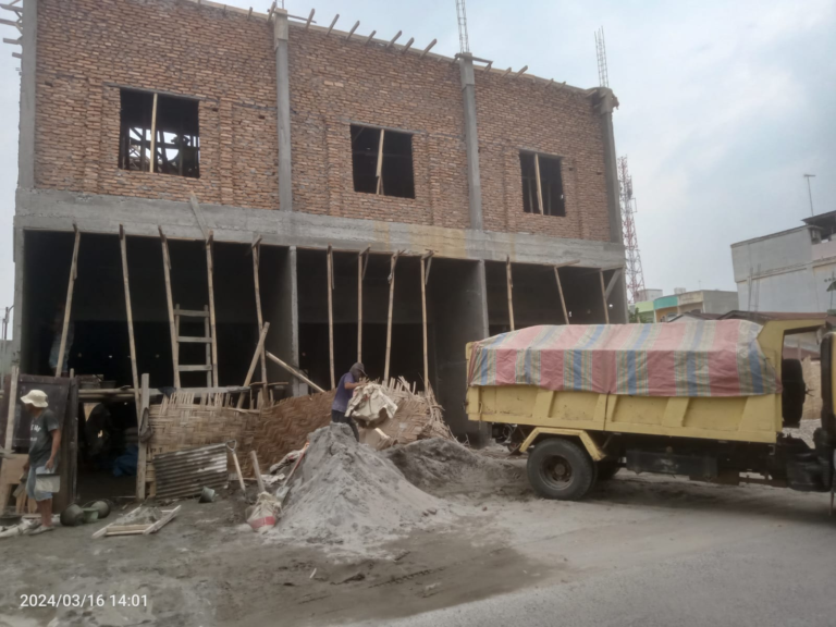 Bangunan Ruko Mewah Tiga Pintu di Kelurahan Pulo Brayan Darat II Medan Berdiri Tanpa PBG