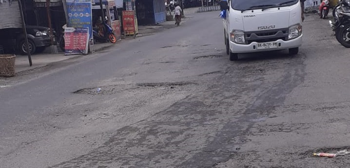 Jalan Simpang Tanah Seribu Binjai Selatan Berlobang-lobang