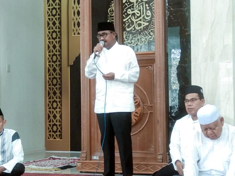 Jumatan Bersama Masyarakat Kelurahan Bergam, Wali Kota Binjai Berikan Bantuan Kepada Masjid Al-Jihad