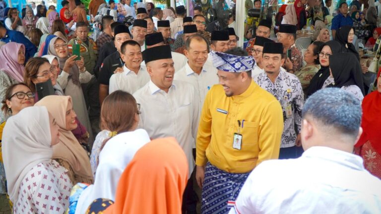 Bobby Nasution Kenakan Busana Adat Melayu di Halal Bihalal Pemkab Langkat, PJ Bupati Langkat Sambut dengan Senyum Bahagia