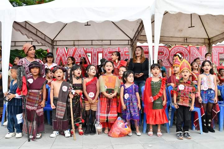 Pemkab Samosir Gelar Seni Budaya Fashion Show, Ratusan Peserta Ikuti ‘Event Trail Of The King’