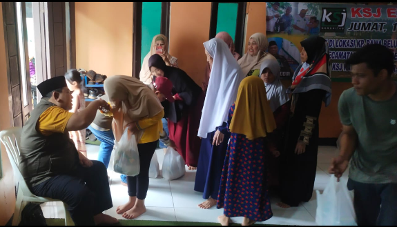 Relawan KSJ Kabupaten Bogor Salurkan Puluhan Paket Sedekah untuk Yatim dan Dhuafa