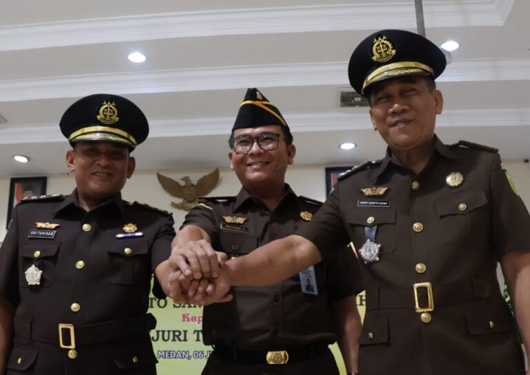 Lantik Kasubbagbin, Kajari Medan: Tingkatkan  Kualitas Pelayanan Publik