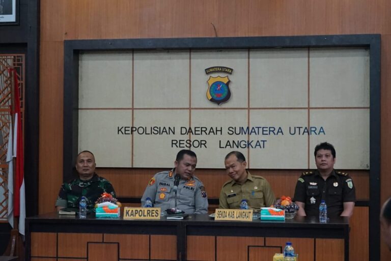 Sekda Langkat Amril Ikuti Zoom Meeting Peluncuran Digitalisasi Layanan Perizinan Penyelenggaraan Event