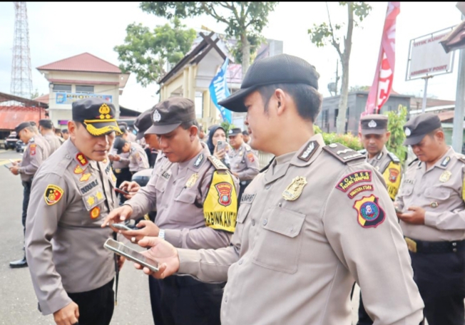 Terkait Judi Online, AKBP Dudung Periksa Handphone Personel Polres Padangsidimpuan