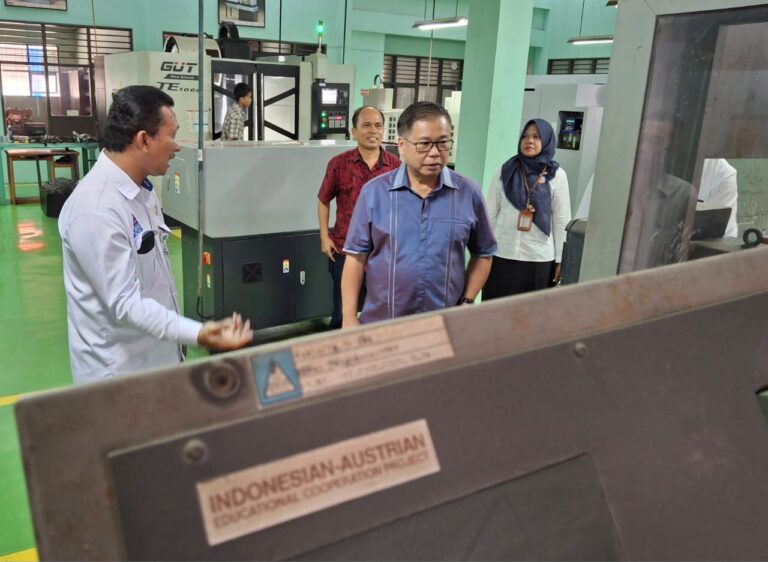 dr Sofyan Tan : Masih Ada Mesin Tua di Lab Praktek Guru SMK