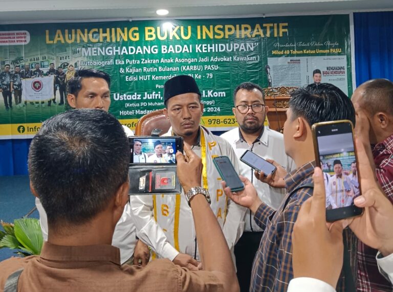 Walikota Medan Launching Buku Anak Asongan Jadi Advokat Kawakan