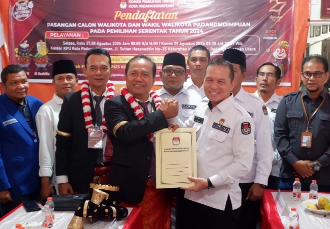 KPU Padangsidimpuan Terima Berkas Pendaftaran Calon Kepala Daerah Hapendi dan Gempar