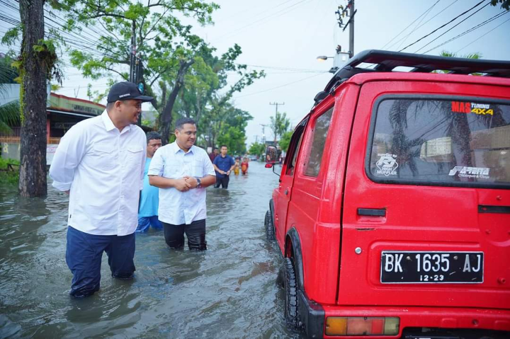 Wali Kota Tinjau Banjir di Medan Sunggal