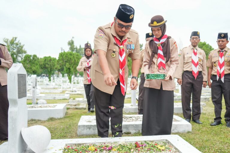 Pj Sekda Medan Pimpin Ziarah Makam Pahlawan Sambut Hari Pramuka