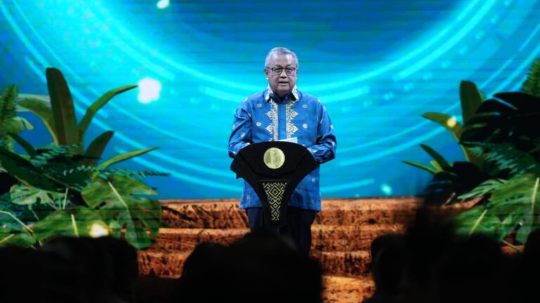 Gubernur BI Tegaskan Pentingnya Peran ISEF dalam Ekonomi Syariah