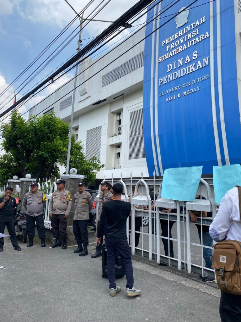 Kadisdik Sumut Didemo, Preman Bayaran Bertindak