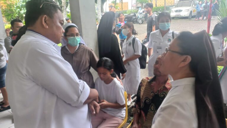 Anggota DPRD Kota Medan Binsar Simarmata Temui Keluarga Korban Longsor Sibolangit