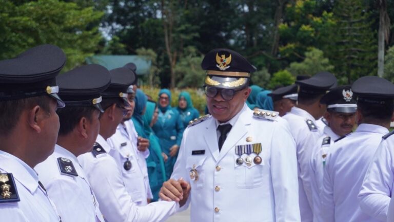 Pj. Bupati Langkat Kukuhkan 72 Kades, Dorong Sinergi dalam Membangun Desa yang Mandiri dan Berdaya