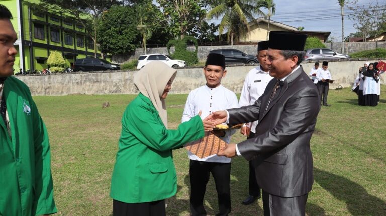 UIN Syahada Padangsidimpuan Bebaskan UKT Mahasiswa Berprestasi Internasional dan Tahfidz Al – Qur’an