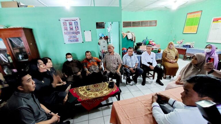 Guru Suruh Siswa Duduk di Lantai, Komisi II DPRD Medan Kunjungi Sekolah Abdi Sukma