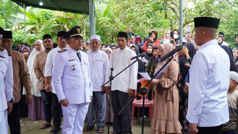 Pj Bupati Langkat Faisal Hasrimy Pimpin Upacara Pelepasan Jenazah Kades Serapuh ABC