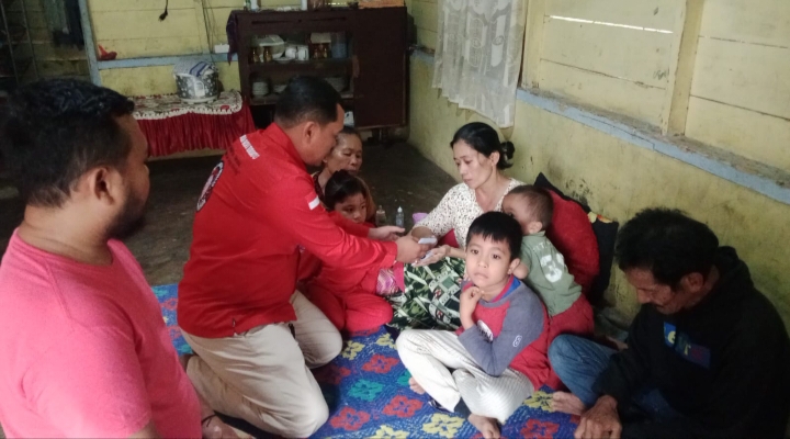 Edi Epron Ajak Rekan Juang Salurkan Bantuan Kepada Warga Desa Bargottopong