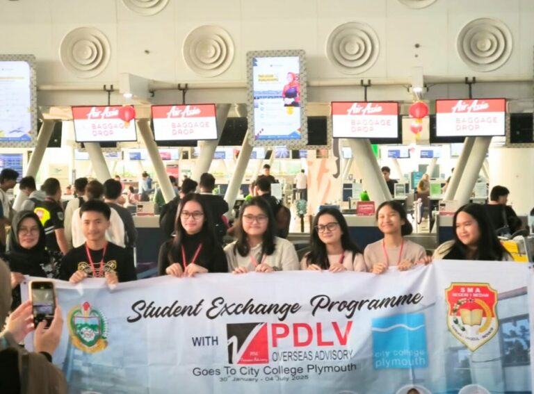 7 Siswa SMAN 1 Medan Ikuti Pertukaran Pelajar di City College Plymouth UK Inggris