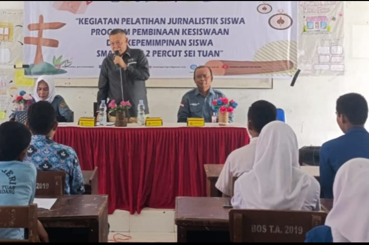 Sekretaris SPS Sumut Bekali Ilmu Jurnalistik ke Siswa SMA 2 Percut